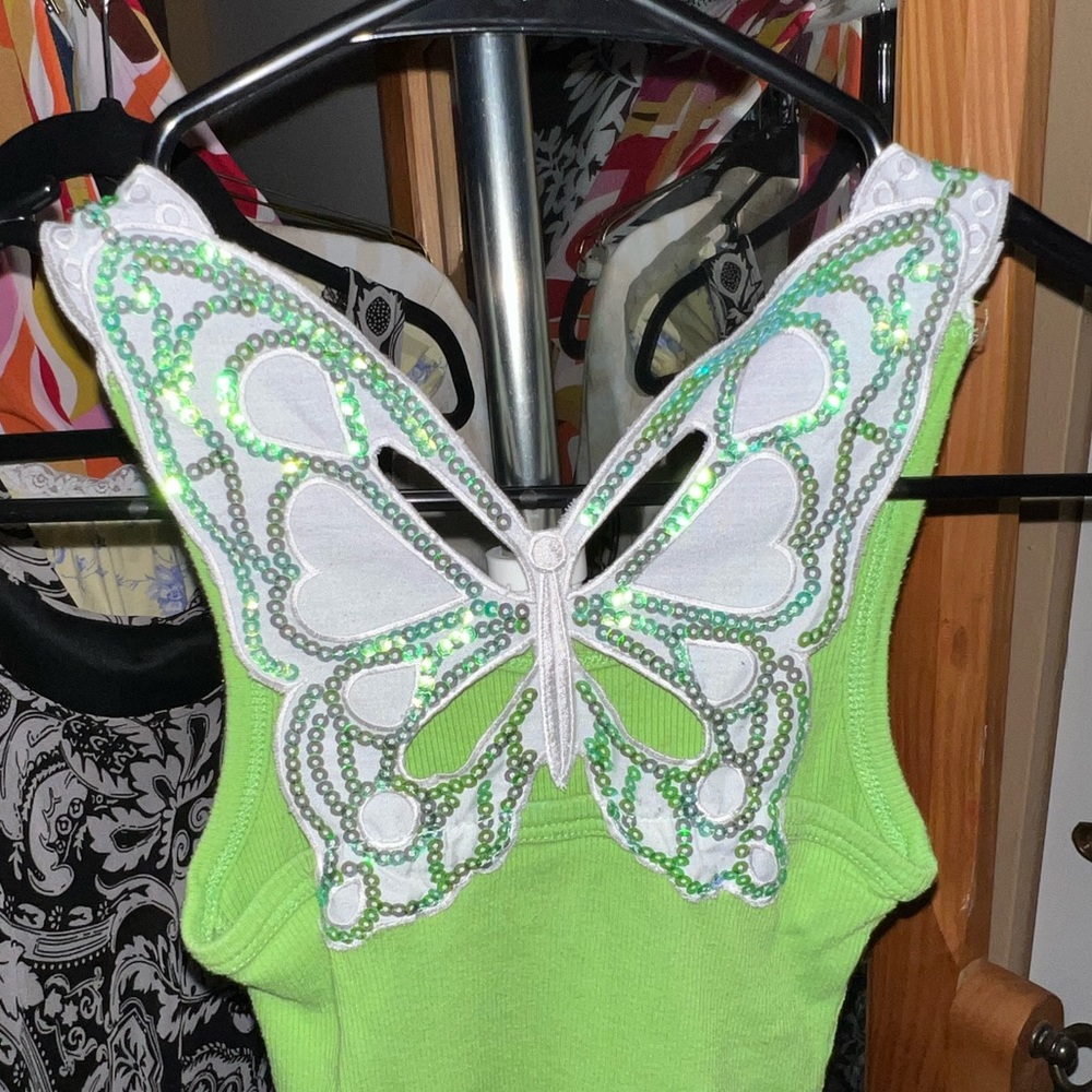 Super adorable butterfly open back tanktop!!